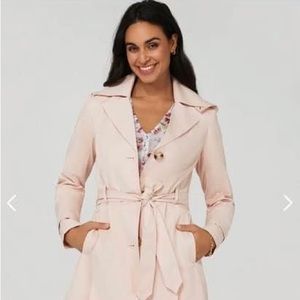 Suzy shier light trench coat
